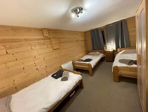 5 bedrooms, in-room safe, iron/ironing board, free WiFi