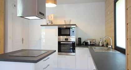 Modernes 92m² Chalet mit Garage, Ladegeräten, Wi-Fi, zentrumsnah