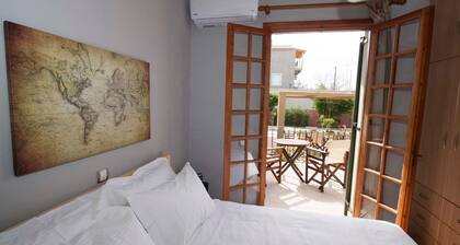 RIVER 1 - House with great yard