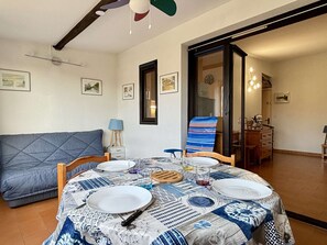 TV - Renovated Studio in Argelès-sur-Mer - Pool, Tennis, Parking, 5 Min to Beach, Sleeps 4 (Argelès-sur-Mer)
