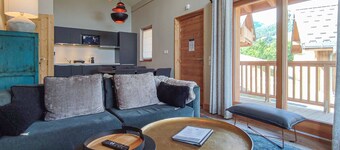 Stunning 3* duplex chalet with hotel services, ski-in/ski-out, parking, wifi