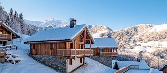 Stunning 3* duplex chalet with hotel services, ski-in/ski-out, parking, wifi