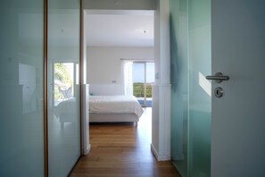 4 bedrooms, travel crib, free WiFi, bed sheets