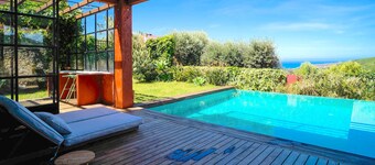 Villa met Zeezicht en Loopafstand Naar het Strand. Verwarmbaar Privezwembad