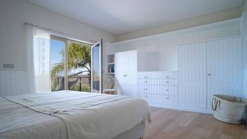 4 bedrooms, travel crib, free WiFi, bed sheets