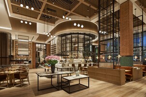 Étkezés a szobában