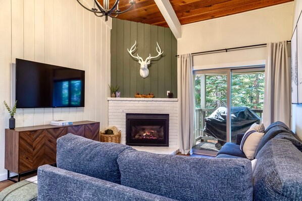 Smart TV, fireplace, DVD player, ping pong