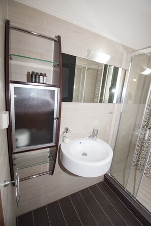 Ensemble baignoire-douche