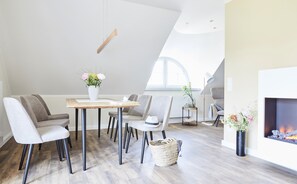 Master Family Suite with Balcony, incl. 192 Euro Cleaning Fee | In-room dining