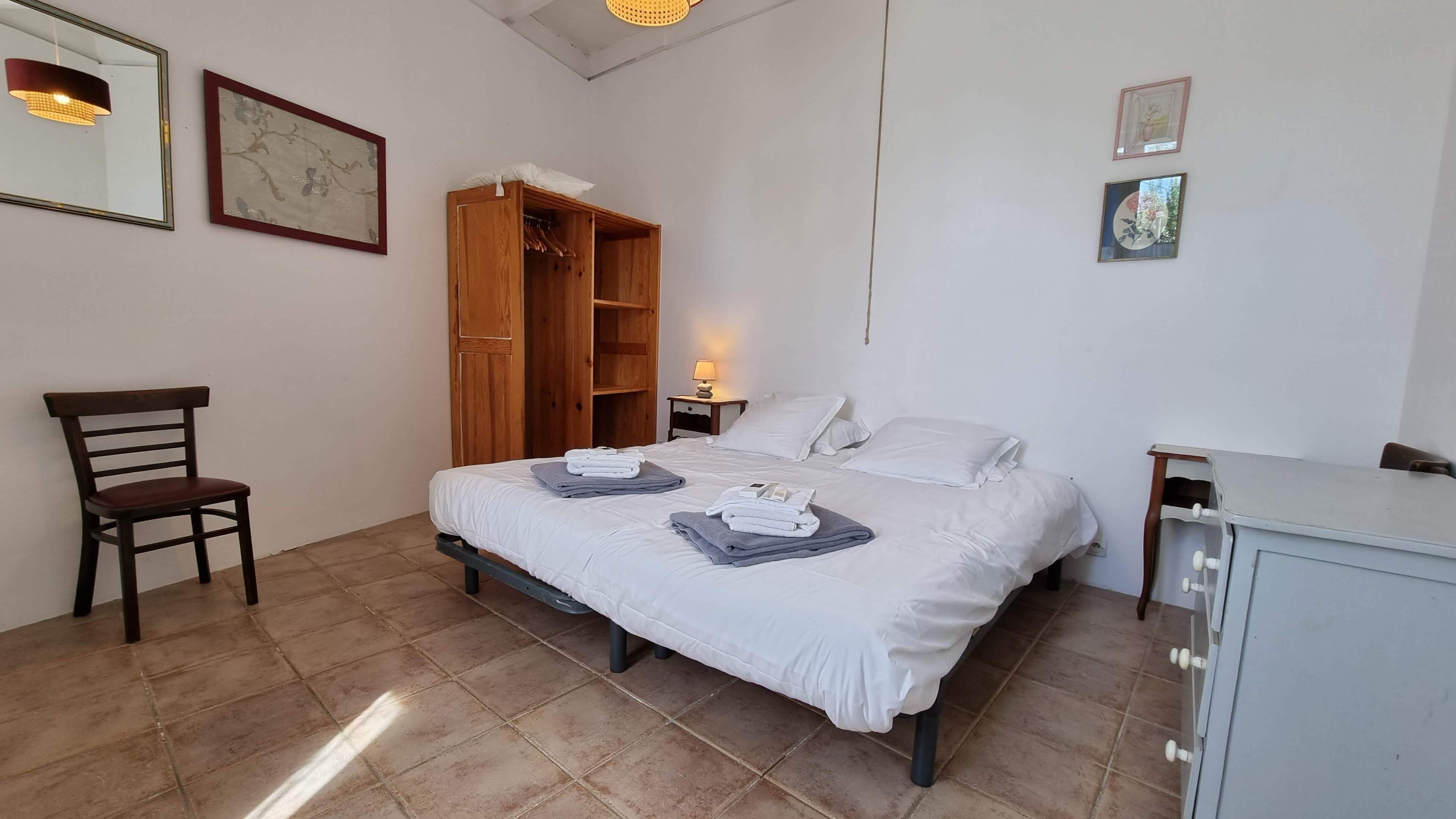 1 quarto, ferros/tábuas de passar roupa, Wi-Fi, roupa de cama