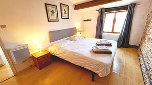 2 slaapkamers, een strijkplank/strijkijzer, wifi, beddengoed