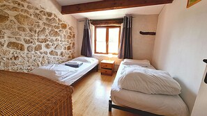 2 bedrooms, iron/ironing board, WiFi, bed sheets