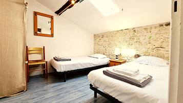 2 makuuhuonetta, silitysrauta/-lauta, Wi-Fi, vuodevaatteet