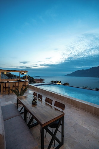 GÜMÜŞ YAZAR  HOTEL