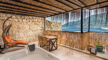 Family Room, Jetted Tub, Sea View | 1 bedroom, minibar, in-room safe, desk