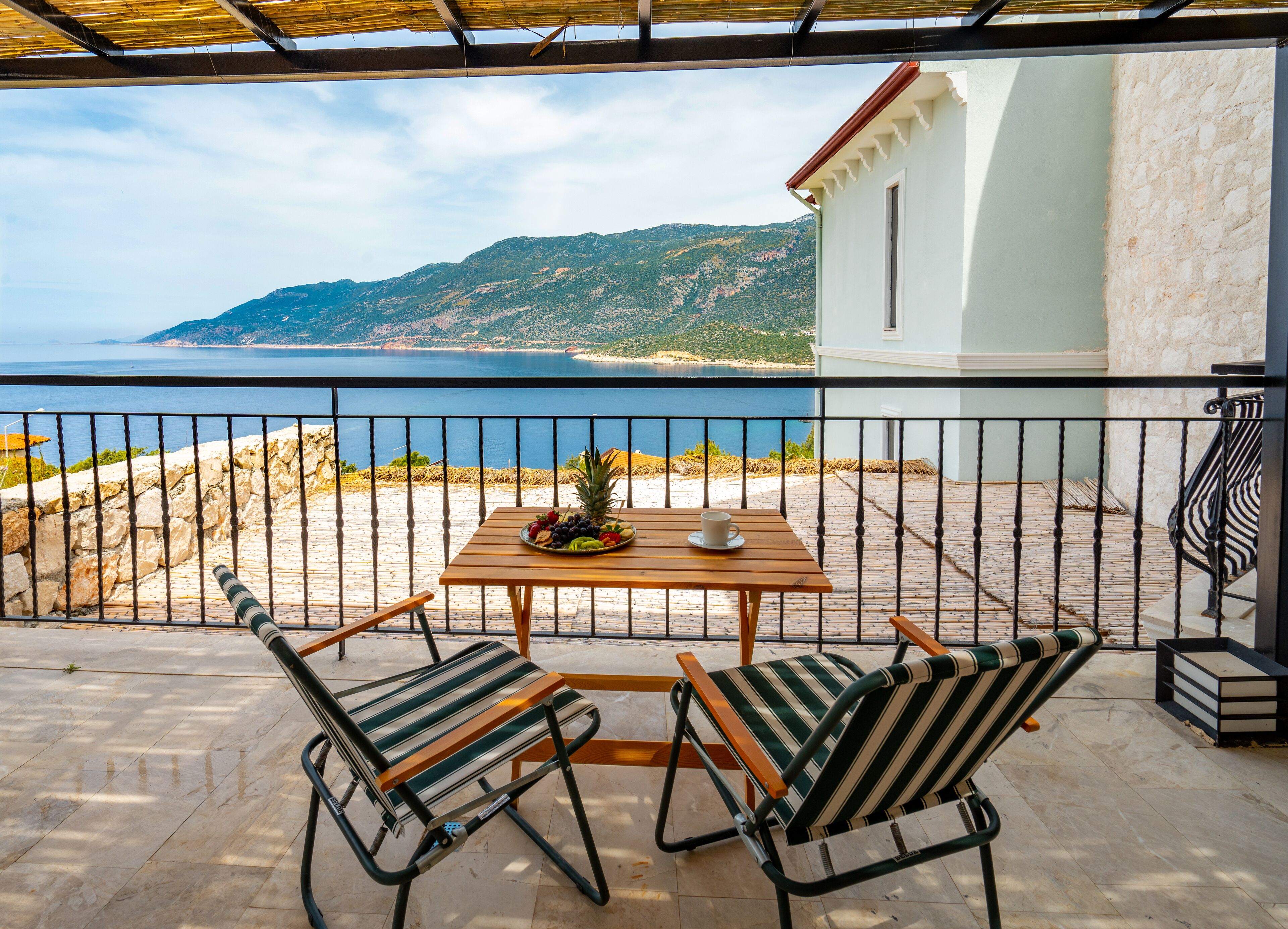 Chambre Luxe, baignoire à jets, vue mer | Minibar, coffres-forts dans les chambres, bureau