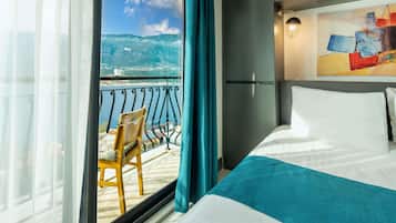 Deluxe-Zimmer, Balkon, Meerblick | Minibar, Zimmersafe, Schreibtisch, laptopgeeigneter Arbeitsplatz