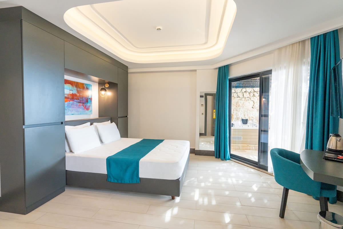 Family Room, Jetted Tub, Sea View