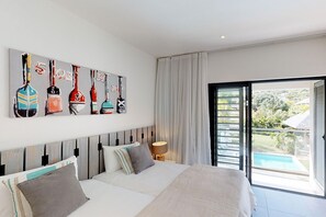 1 chambre, coffres-forts dans les chambres, fer et planche à repasser