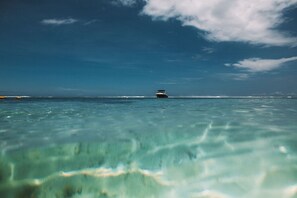 In Strandnähe, Liegestühle, Strandtücher
