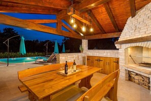 Outdoor dining - Villa Lavantina (Pusti)
