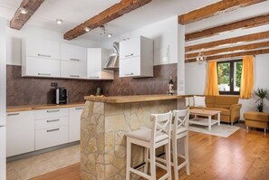 Kühlschrank, Ofen, Herdplatte, Geschirrspüler