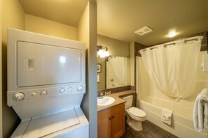 Hair dryer, towels - 2 Bedroom Sooke Townhome (Sooke)