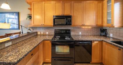 Spacious 2 Bedroom Townhome, Sooke