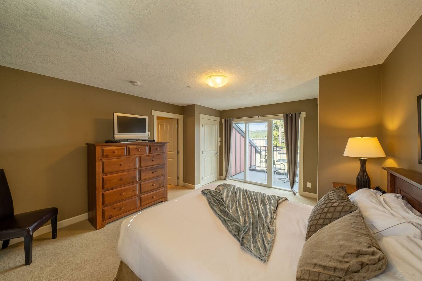 2 室のベッドルーム、アイロン / アイロン台、WiFi (無料)、ベッドシーツ