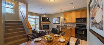 Spacious 2 Bedroom Townhome, Sooke