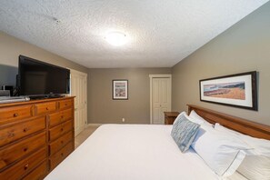3 chambres, fer et planche à repasser, Wi-Fi gratuit, draps fournis