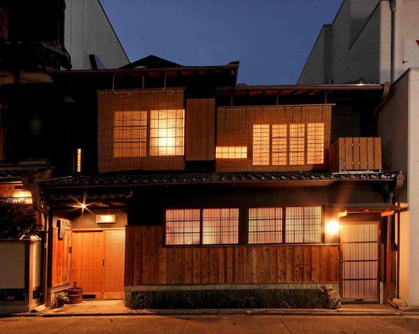 Exterior - The second floor of a twostory townhouse is reser / Kyoto Kyōto (Kyoto)