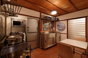 Fridge, microwave, stovetop, cookware/dishes/utensils