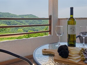 Outdoor dining - Holiday Home Brajdice - Five Bedroom Holiday Home with Pool (Cerovlje)