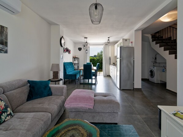 TV - Holiday Home Piccolo Paradiso (Novigrad)