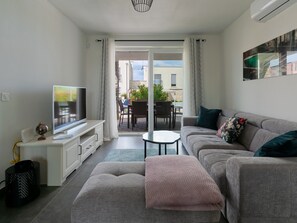 TV - Holiday Home Piccolo Paradiso (Novigrad)