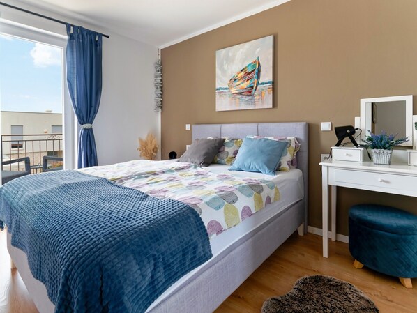 3 bedrooms, iron/ironing board, WiFi, bed sheets