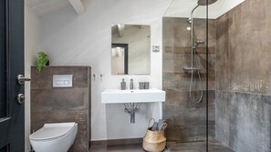 Vasca, asciugacapelli, bidet, asciugamani
