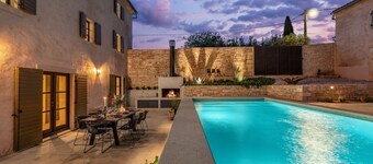 Villa Elena - Four Bedroom Villa with Pool