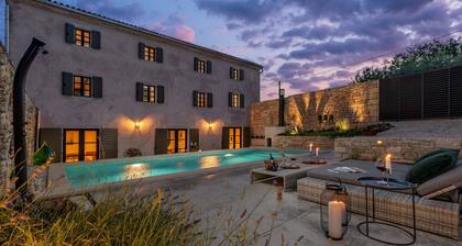 Villa Elena - 10 Personen, 4 Schlafzimmer, 4 Badezimmer, Pool, Grill