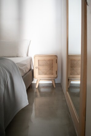 Exclusive House, Patio | 1 bedroom, minibar, in-room safe, individually decorated - ArcadOia (Santorini)