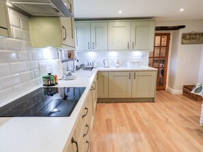 Refrigerador, lavavajillas, utensilios de cocina