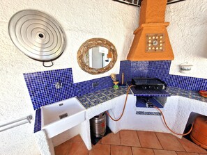 Réfrigérateur, four à micro-ondes, un four, lave-vaisselle