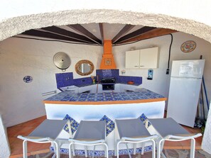 Kjøleskap, mikrobølgeovn, ovn og oppvaskmaskin