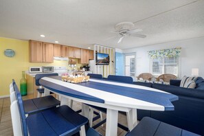 Dining - Cute ground floor condo, just 1/2 block to the beach (Ocean City)