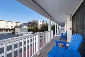 Terrace/patio - Cute ground floor condo, just 1/2 block to the beach (Ocean City)