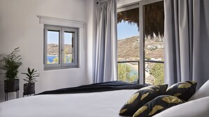Open Plan Sea View House | Pemandangan dari bilik