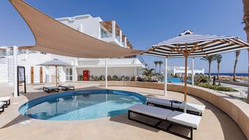 5 piscinas externas, guarda-sóis, espreguiçadeiras