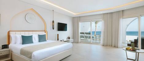 Executive Jacuzzi Suite | Seprai premium, minibar, brankas, dan tirai kedap cahaya