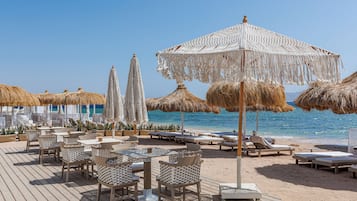 12 Restaurants; Frühstück, Mittagessen und Abendessen werden serviert